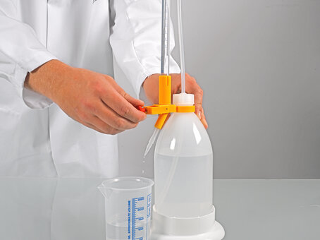 Titrating burette automatic