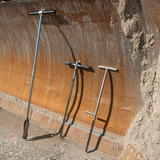 Mole with handle and bar