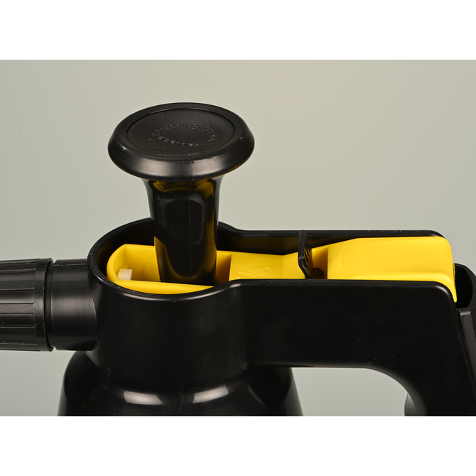 Pressure sprayer