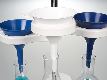 Disposable liquid funnel