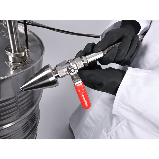 Gas-tight stainless steel drum pump with outlet hose