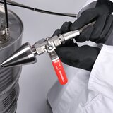 Gas-tight stainless steel drum pump with outlet hose