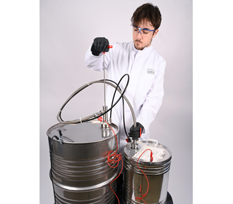 Gas-tight stainless steel drum pump with outlet hose