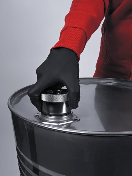 Gas-tight stainless steel drum pump with outlet hose