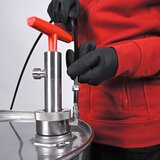 Gas-tight stainless steel drum pump with outlet hose