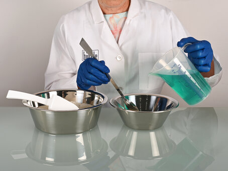 Conical laboratory bowl with a flat base