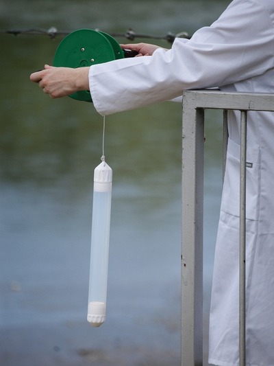 Lowering the AquaSampler with the manually-operated drum reel