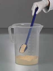 Detectable scoop, long handle, blue, application
