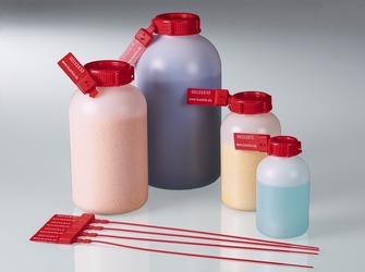 Assortment sealable wide-necked bottles 