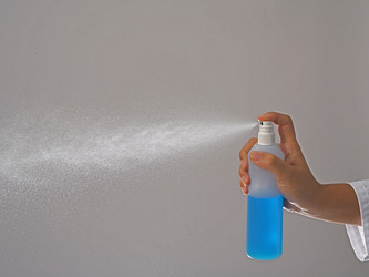 Spray bottles with pump vaporizer